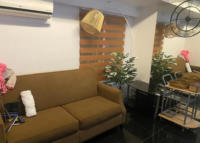 Ecn And Staycation By Victoria Bgc * Manila